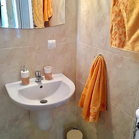 Apartment Studio Orange